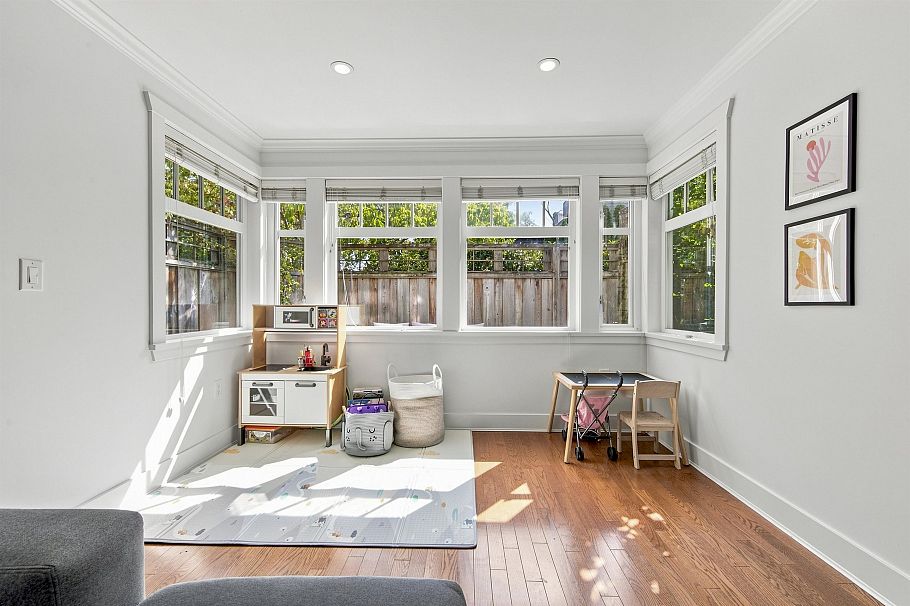 2460 Sasamat Street Vancouver, BC - 5