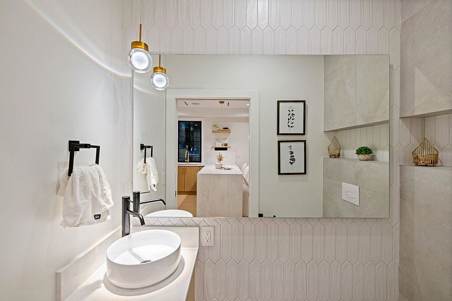 588 E 10th Avenue Vancouver, BC - 9