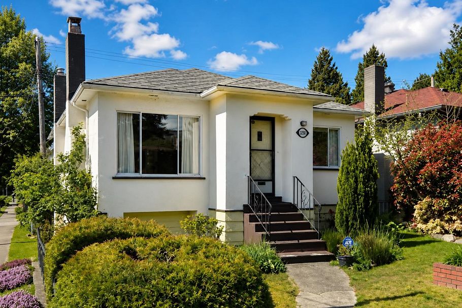 7895 Granville Street Vancouver, BC - 1