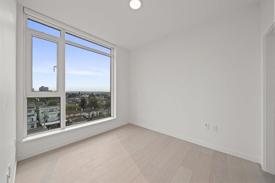 702 8415 Granville Street Vancouver, BC - 3