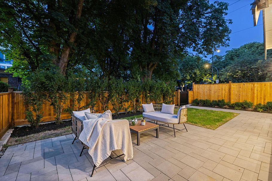 588 E 10th Avenue Vancouver, BC - 35