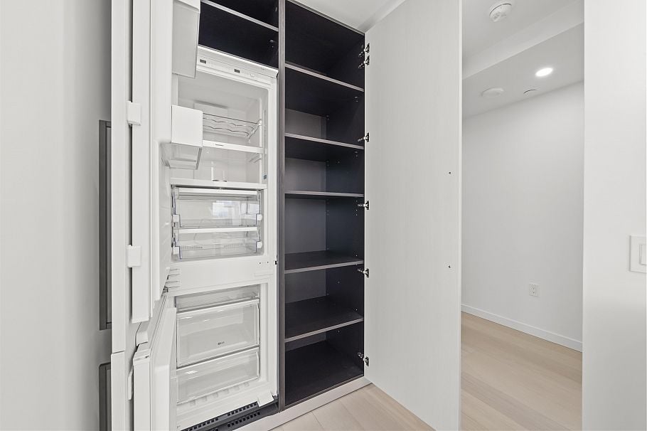 702 8415 Granville Street Vancouver, BC - 13