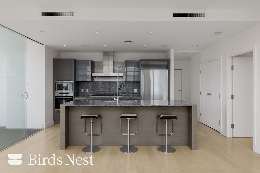4304 1111 Alberni Street Vancouver, BC - 1