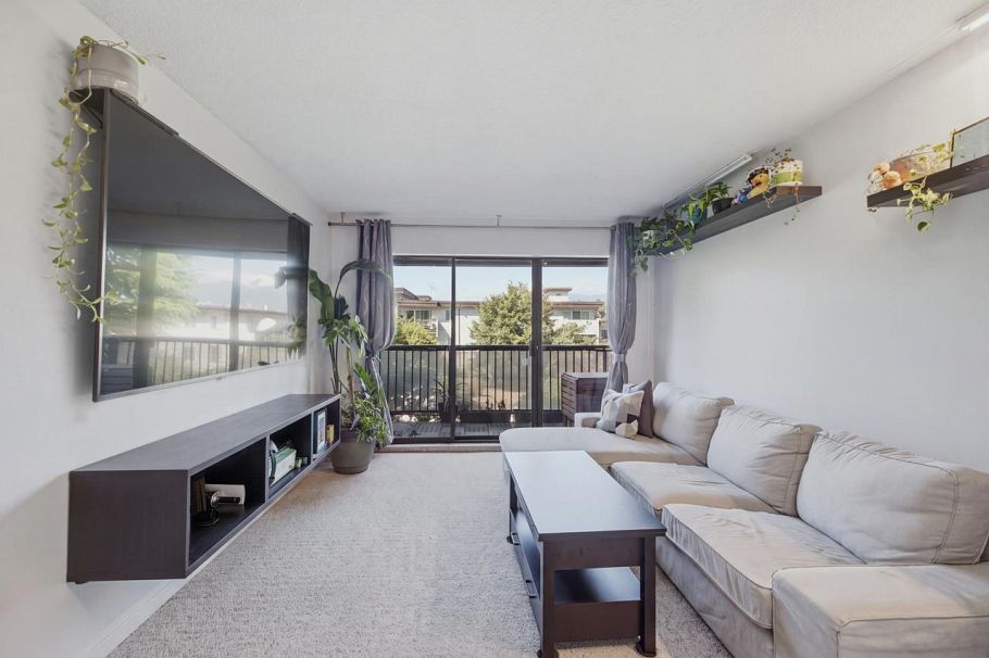209 2120 W 2nd Avenue Vancouver, BC - 1