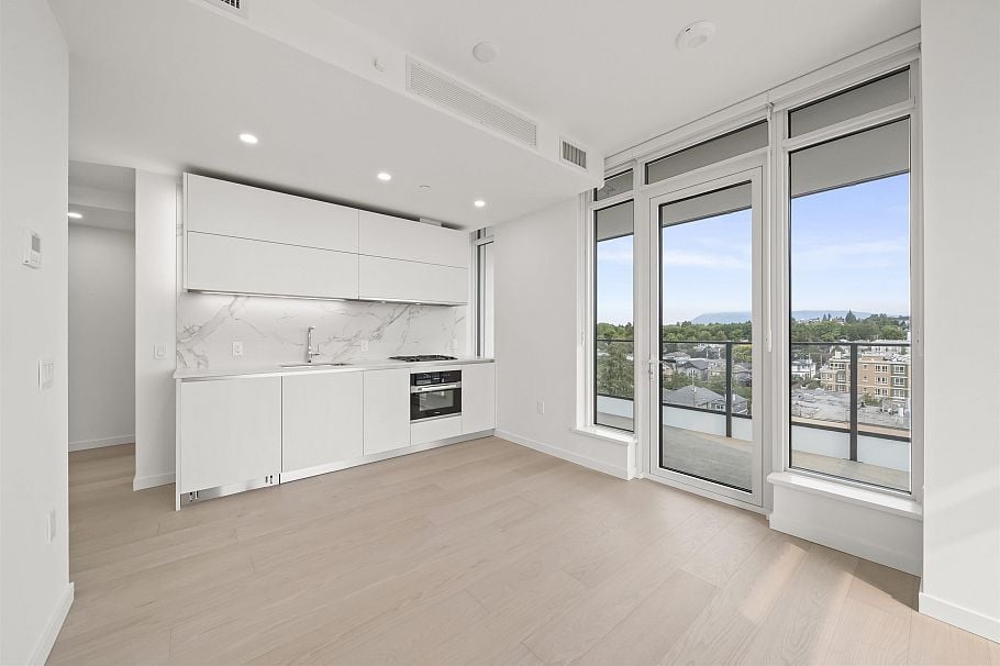 702 8415 Granville Street Vancouver, BC - 11