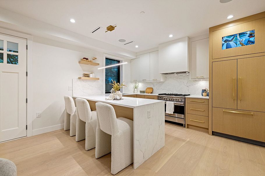 588 E 10th Avenue Vancouver, BC - 13