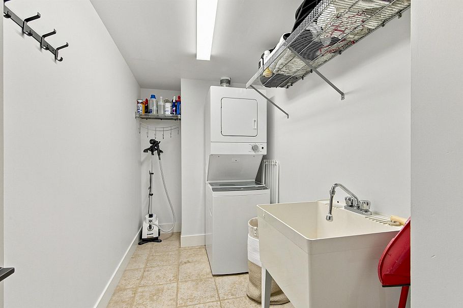 2460 Sasamat Street Vancouver, BC - 25