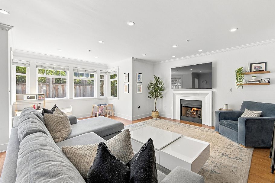 2460 Sasamat Street Vancouver, BC - 1