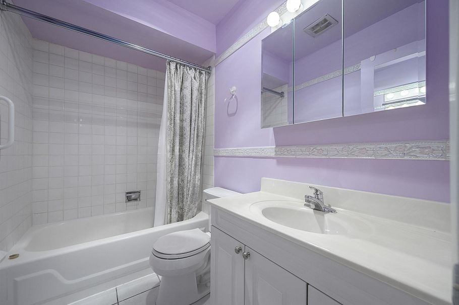 302 214 E 15th Street North Vancouver, BC - 20
