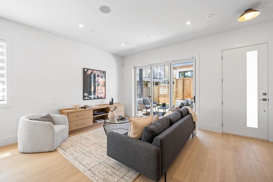 A 4258 Sophia Street Vancouver, BC - 8