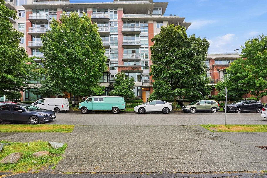 288 E 11th Avenue Vancouver, BC - 37