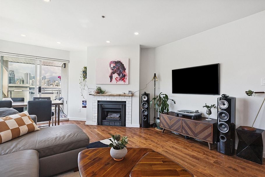 105 953 W 8th Avenue Vancouver, BC - 2