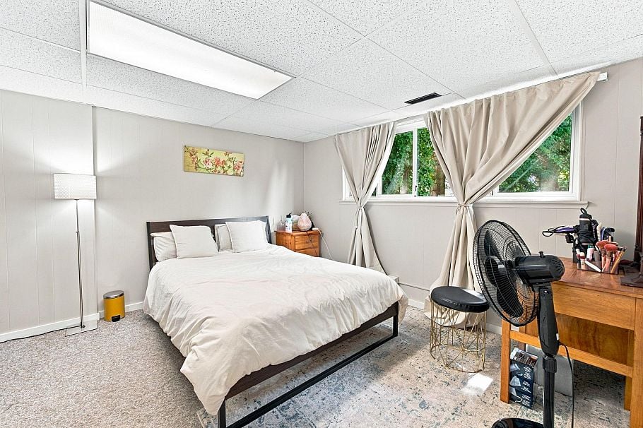 1033 Clements Avenue North Vancouver, BC - 27