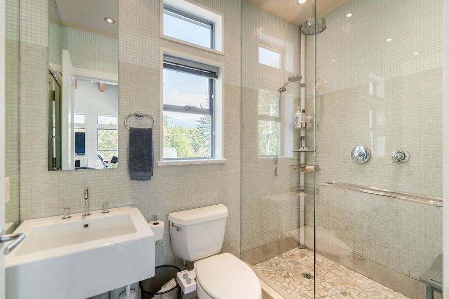 301 1075 W 1st Street North Vancouver, BC - 28