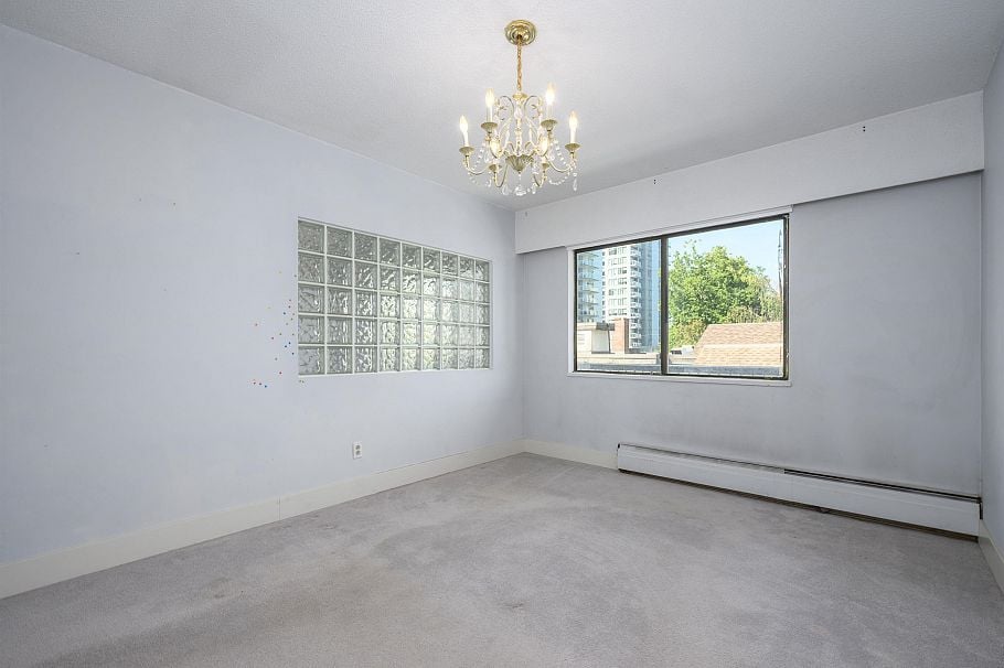 302 214 E 15th Street North Vancouver, BC - 18