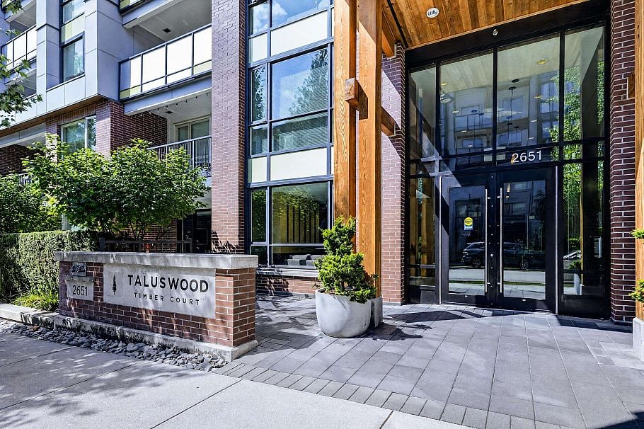 204 2651 Library Lane North Vancouver, BC - 31