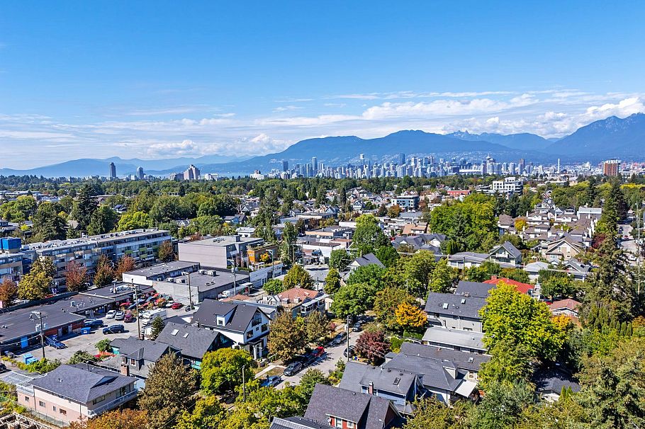 1 4463 Walden Street Vancouver, BC - 32