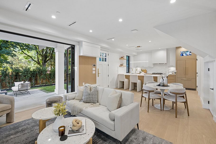 588 E 10th Avenue Vancouver, BC - 7