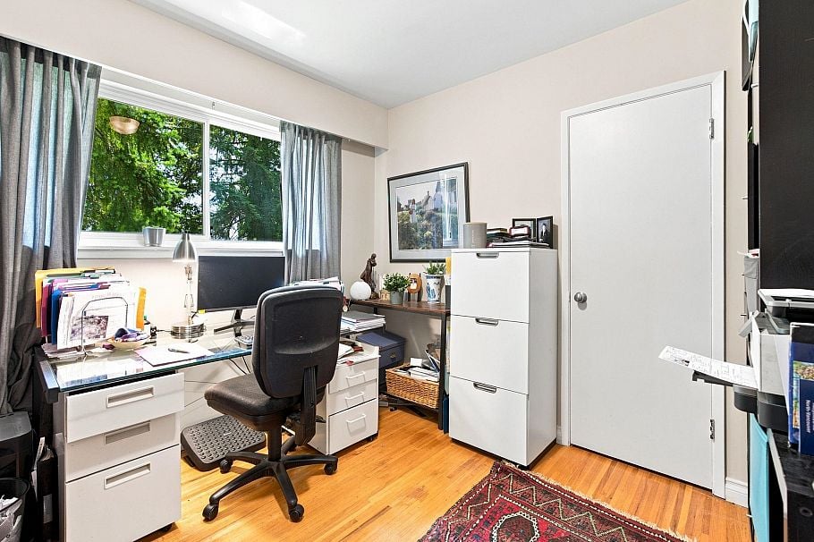 1033 Clements Avenue North Vancouver, BC - 20