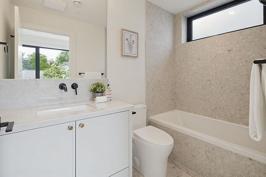 2 3036 W 13th Avenue Vancouver, BC - 26