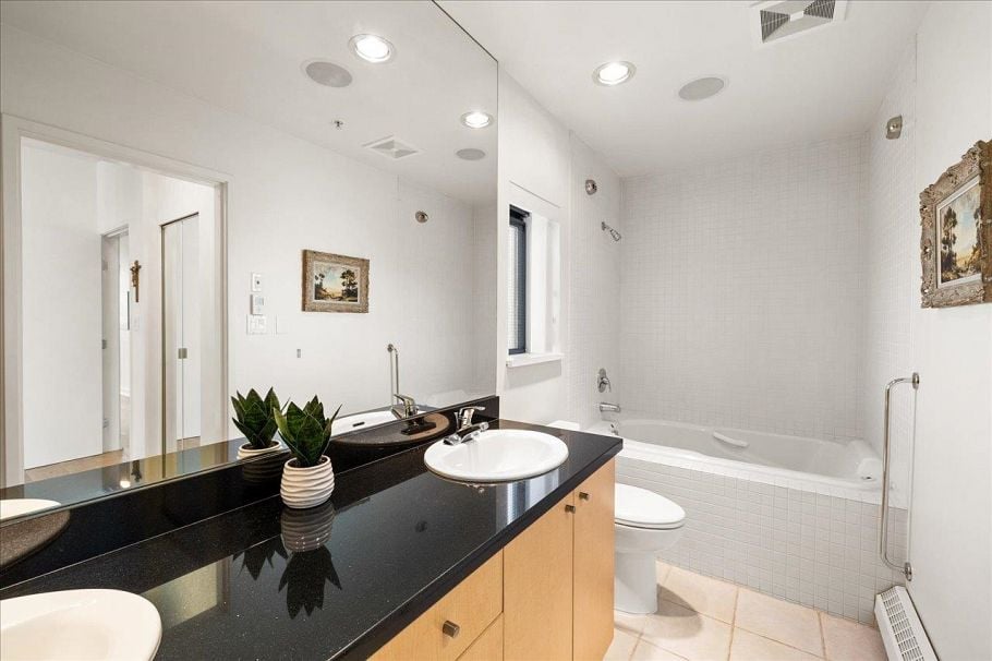 PH2 124 W 1st Street North Vancouver, BC - 14