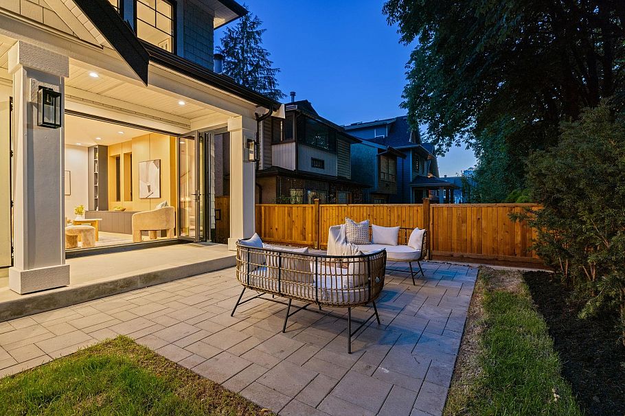 588 E 10th Avenue Vancouver, BC - 34