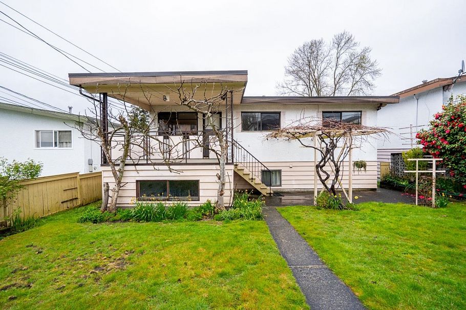 2976 E 15th Avenue Vancouver, BC - 5