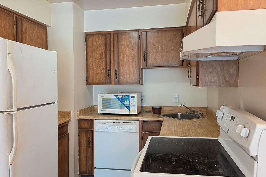 406 1717 Haro Street Vancouver, BC - 5