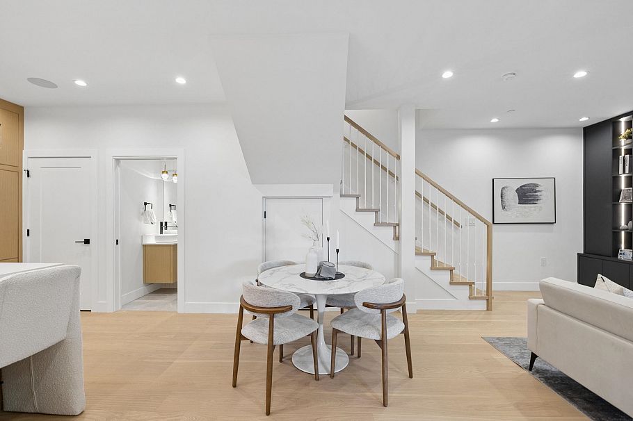588 E 10th Avenue Vancouver, BC - 8
