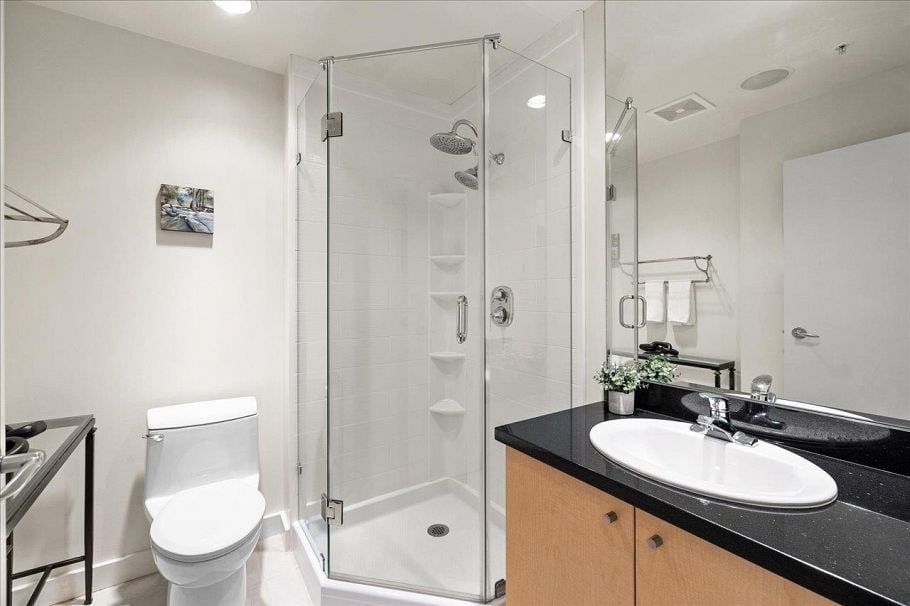 PH2 124 W 1st Street North Vancouver, BC - 19