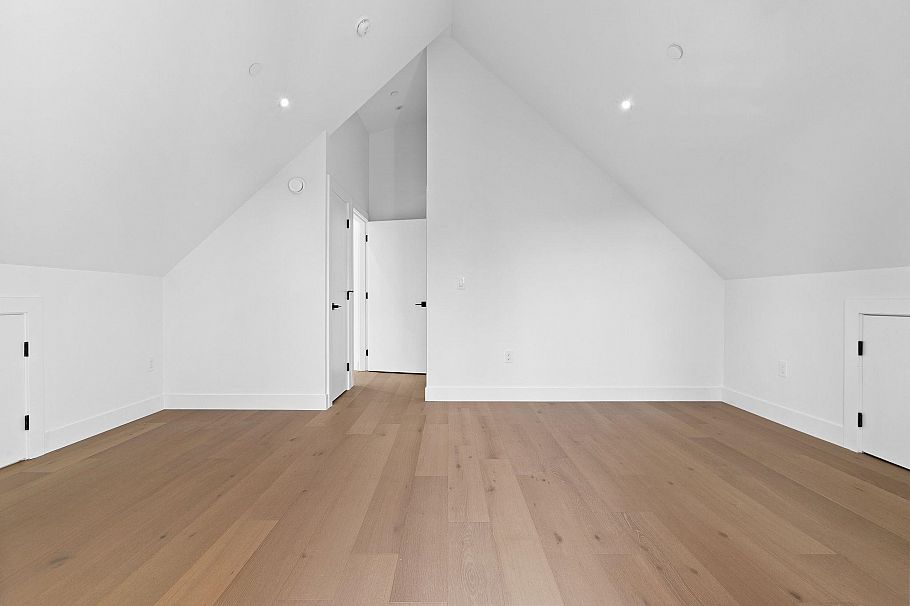 1 4463 Walden Street Vancouver, BC - 23