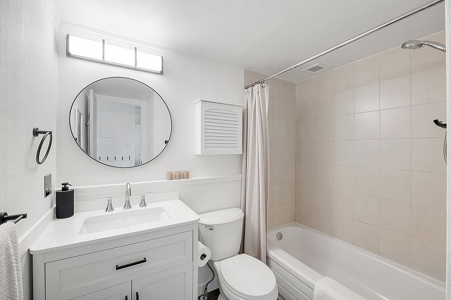 611 1330 Burrard Street Vancouver, BC - 13