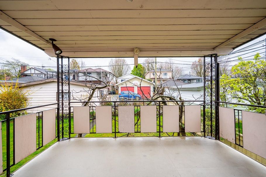 2976 E 15th Avenue Vancouver, BC - 2