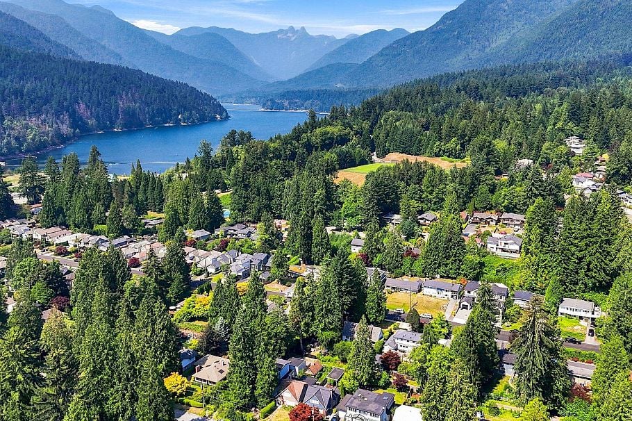 1033 Clements Avenue North Vancouver, BC - 29