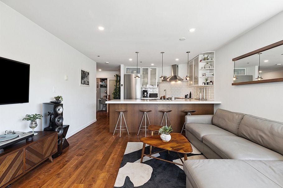 105 953 W 8th Avenue Vancouver, BC - 3