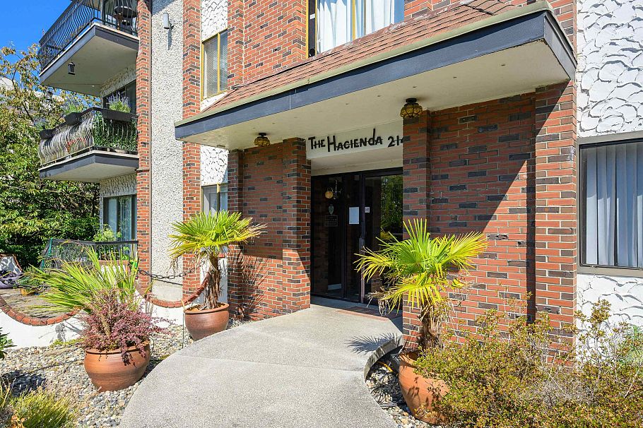302 214 E 15th Street North Vancouver, BC - 23
