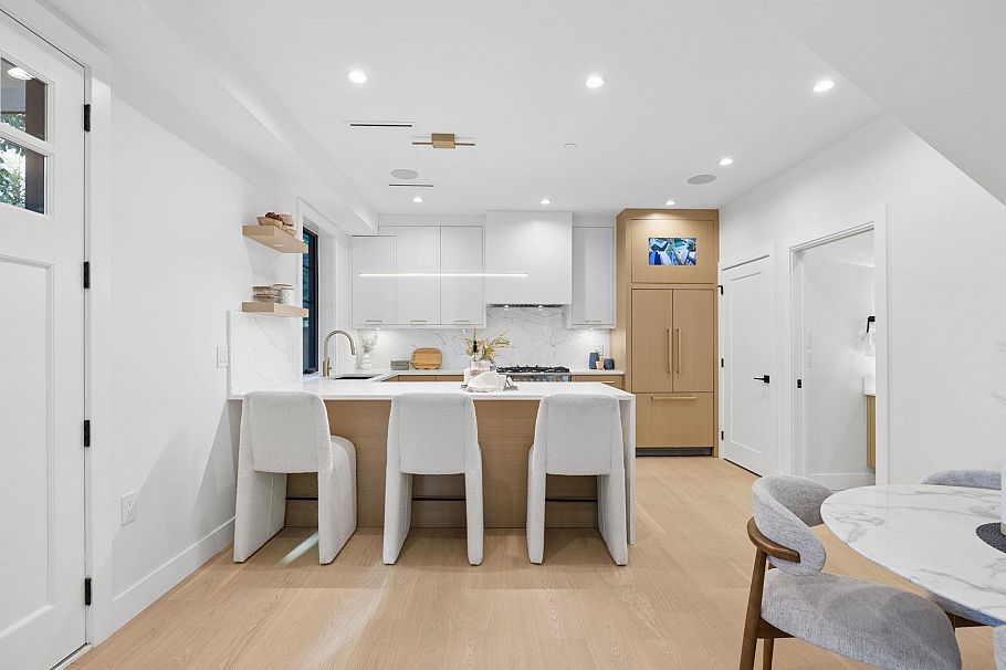 588 E 10th Avenue Vancouver, BC - 12