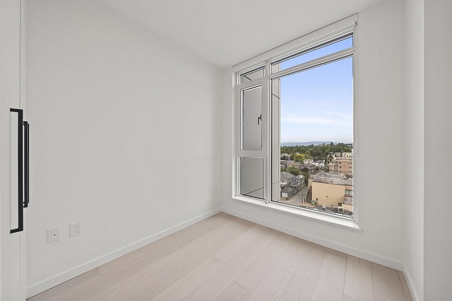 702 8415 Granville Street Vancouver, BC - 5