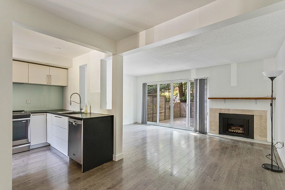 65 1930 Cedar Village Crescent North Vancouver, BC - 3