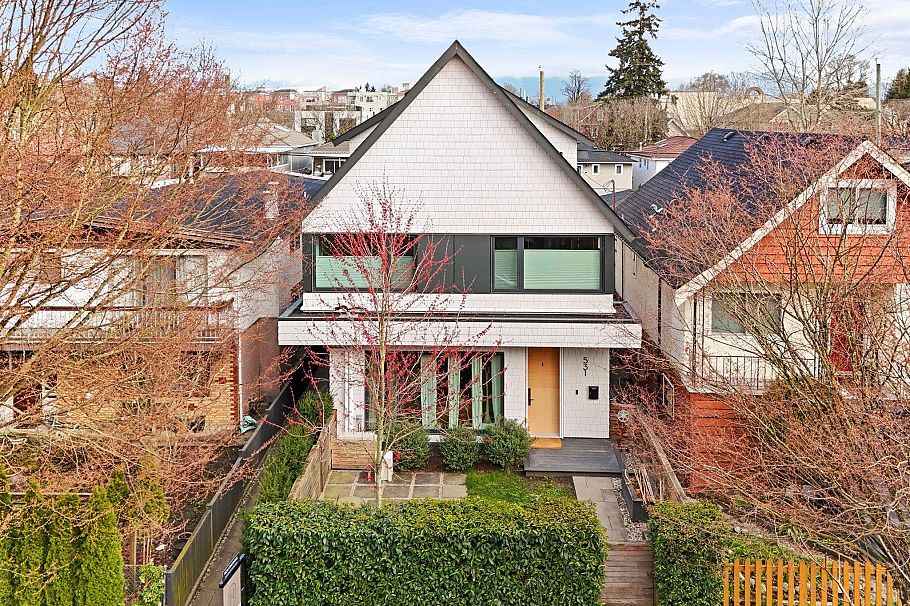 529 E 17th Avenue Vancouver, BC - 3