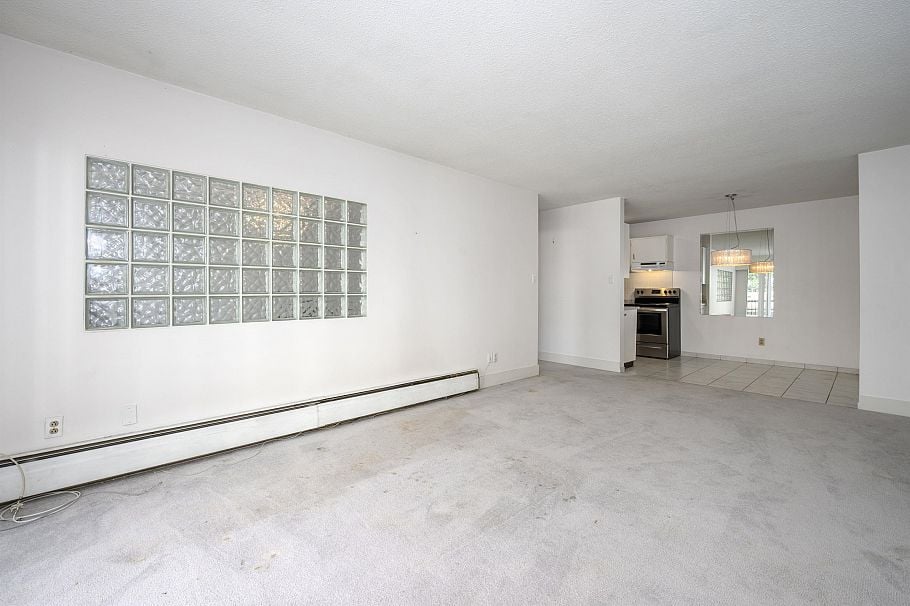 302 214 E 15th Street North Vancouver, BC - 10
