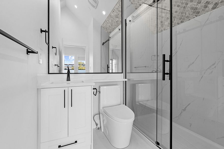 2 4463 Walden Street Vancouver, BC - 25