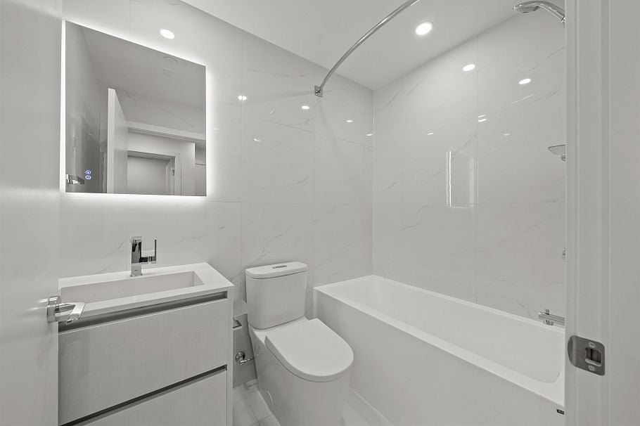702 8415 Granville Street Vancouver, BC - 18