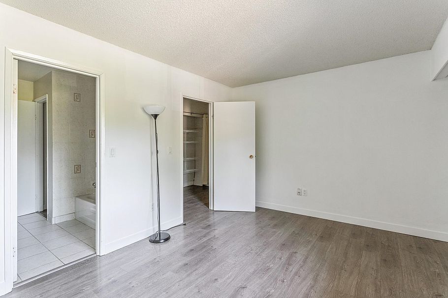 65 1930 Cedar Village Crescent North Vancouver, BC - 12