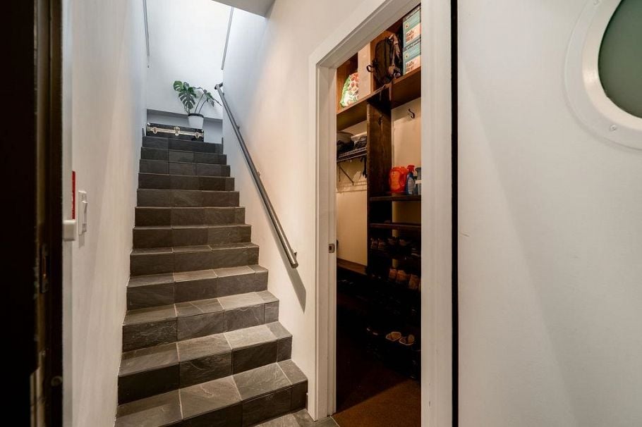 301 1075 W 1st Street North Vancouver, BC - 34