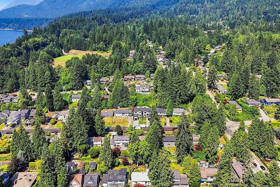 1033 Clements Avenue North Vancouver, BC - 30