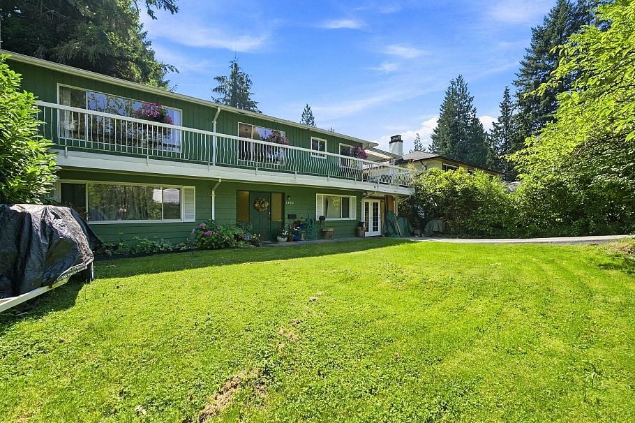 1033 Clements Avenue North Vancouver, BC - 1