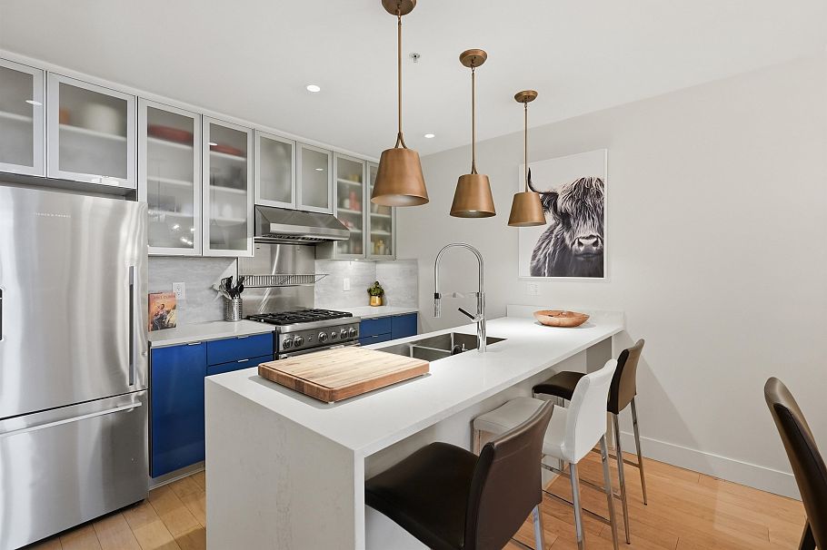 288 E 11th Avenue Vancouver, BC - 5