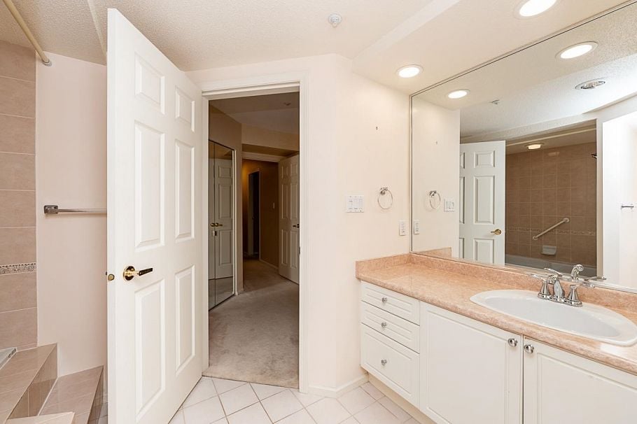208 3690 Banff Court North Vancouver, BC - 22