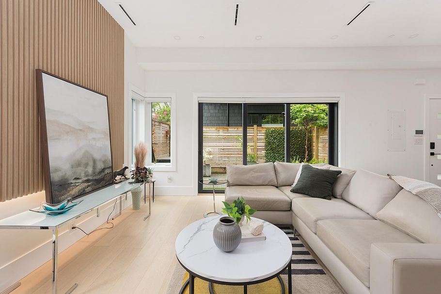 5 371 E 33rd Avenue Vancouver, BC - 4